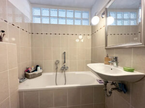 Badezimmer EG (1)