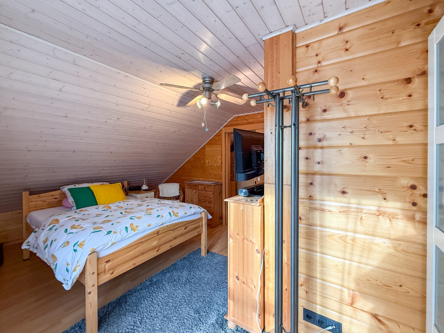 Schlafzimmer 1