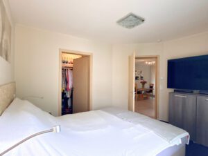 Schlafzimmer mit Ankleide