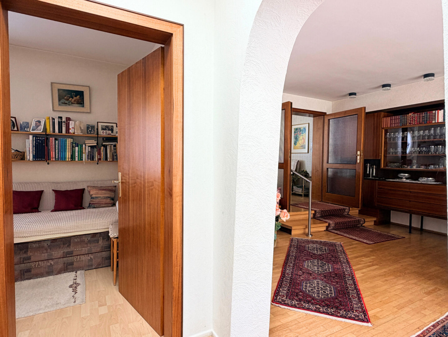 EG - Blick in Zimmer und Wohnzimmer